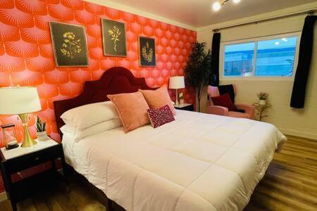 Pretty N Pink Room #5 At The Groovy Nomad Motel Trenton Luaran gambar