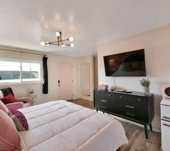 Pretty N Pink Room #5 At The Groovy Nomad Motel Trenton Luaran gambar